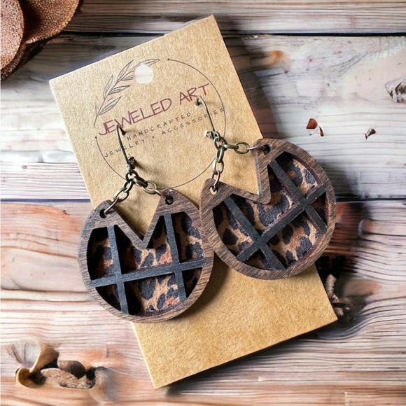 JEWELED ART Hand Painted Cheetah Pane Wood Earrings Rustic Farmhouse Leather - Picture 2 of 3